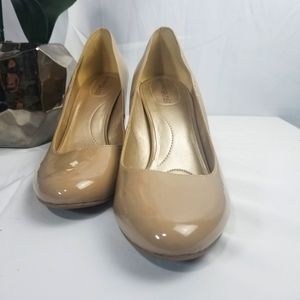 Bandolino Tan Heels